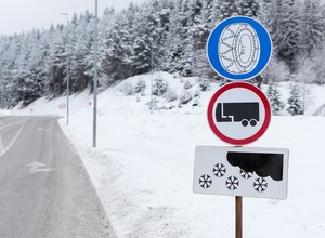 Wyjaśniamy, gdzie zimowe opony są obowiązkowe?