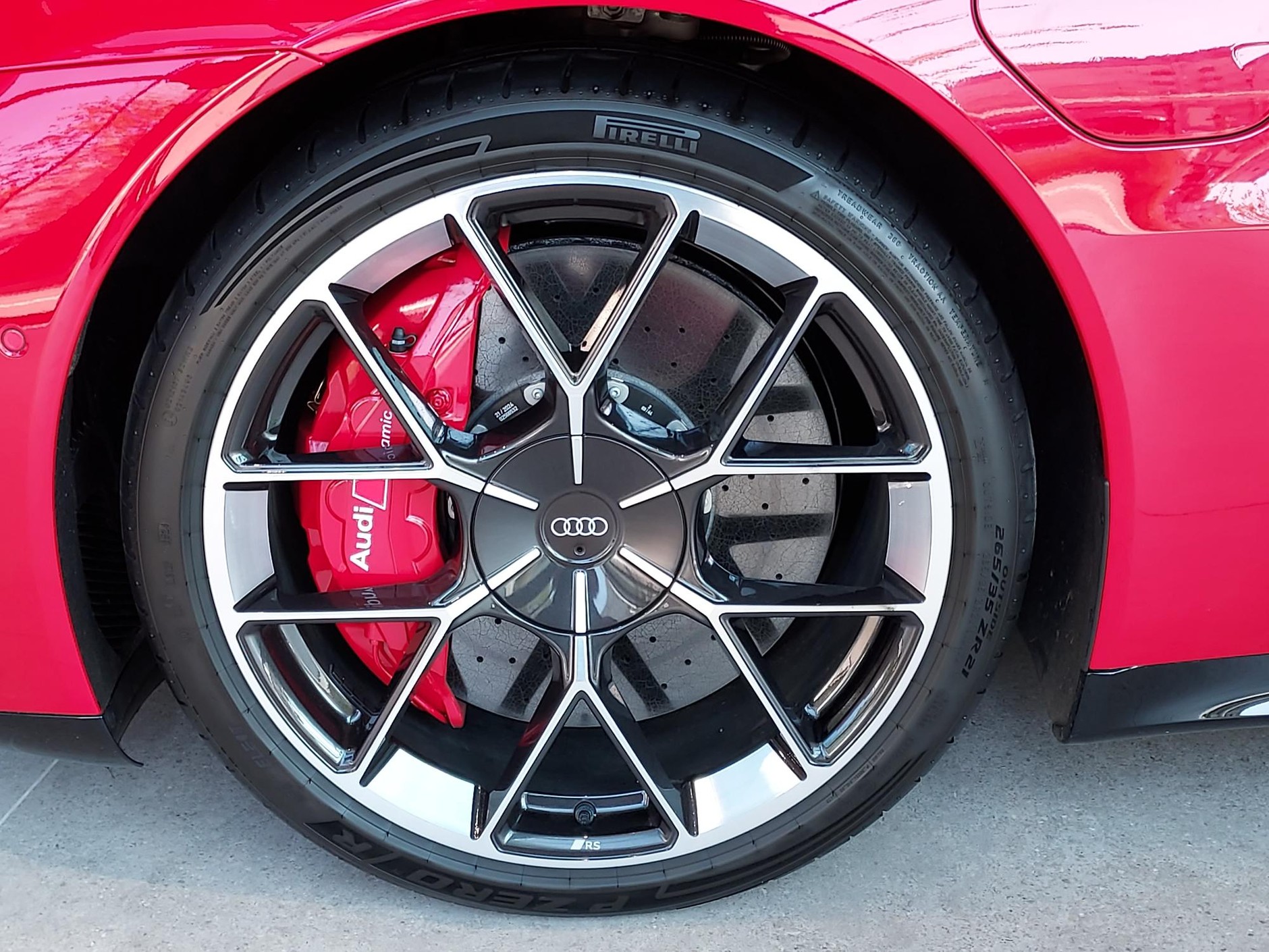 Nowe Audi e-tron GT. Felgi w rozmiarze 20 lub 21 cali