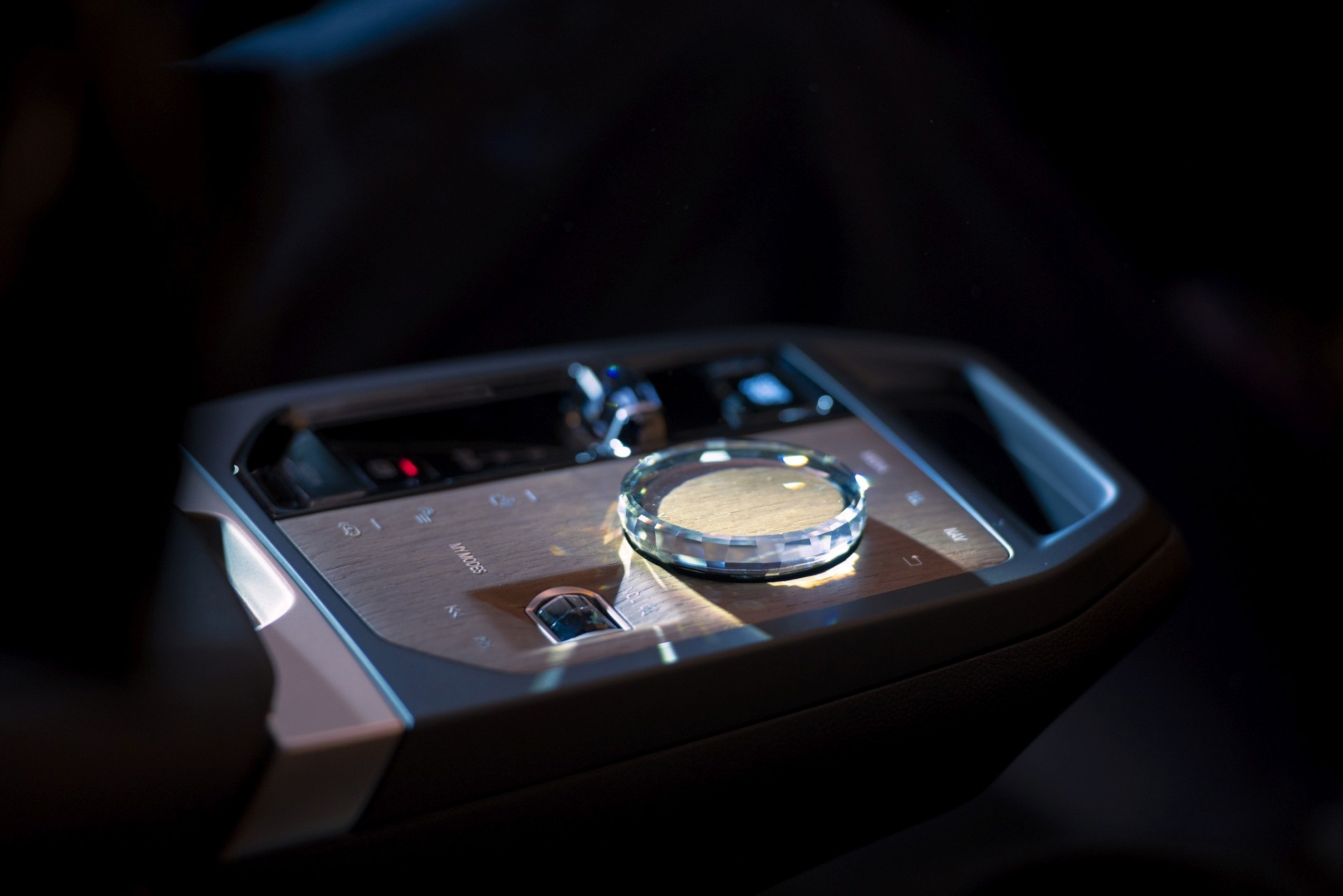 BMW iDrive oraz system 8 generacji