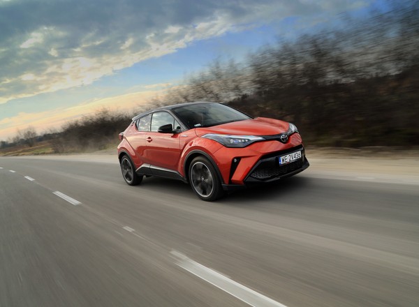 Toyota C-HR GR Sport 2.0 Hybrid – nieco Gazoo, sporo funu