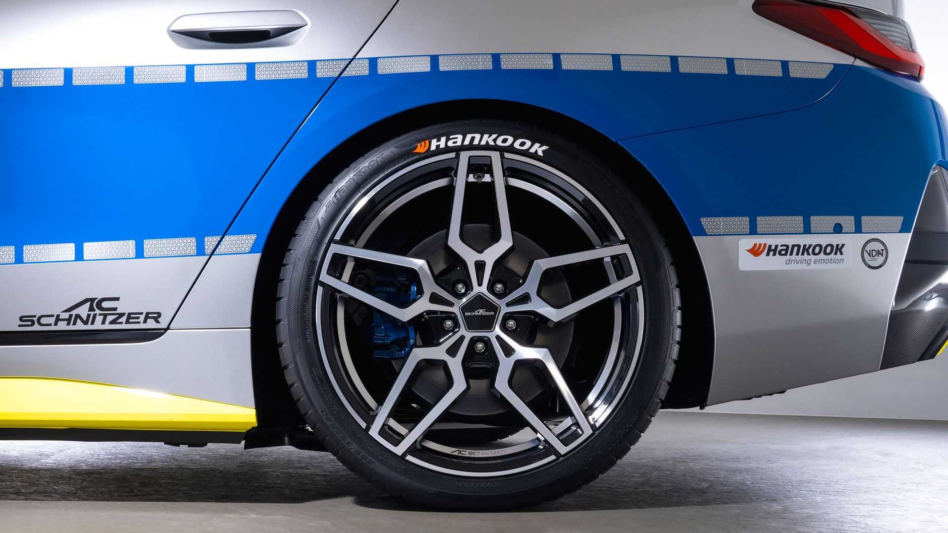 Koncepcyjny radiowóz BMW i4 AC Schnitzer