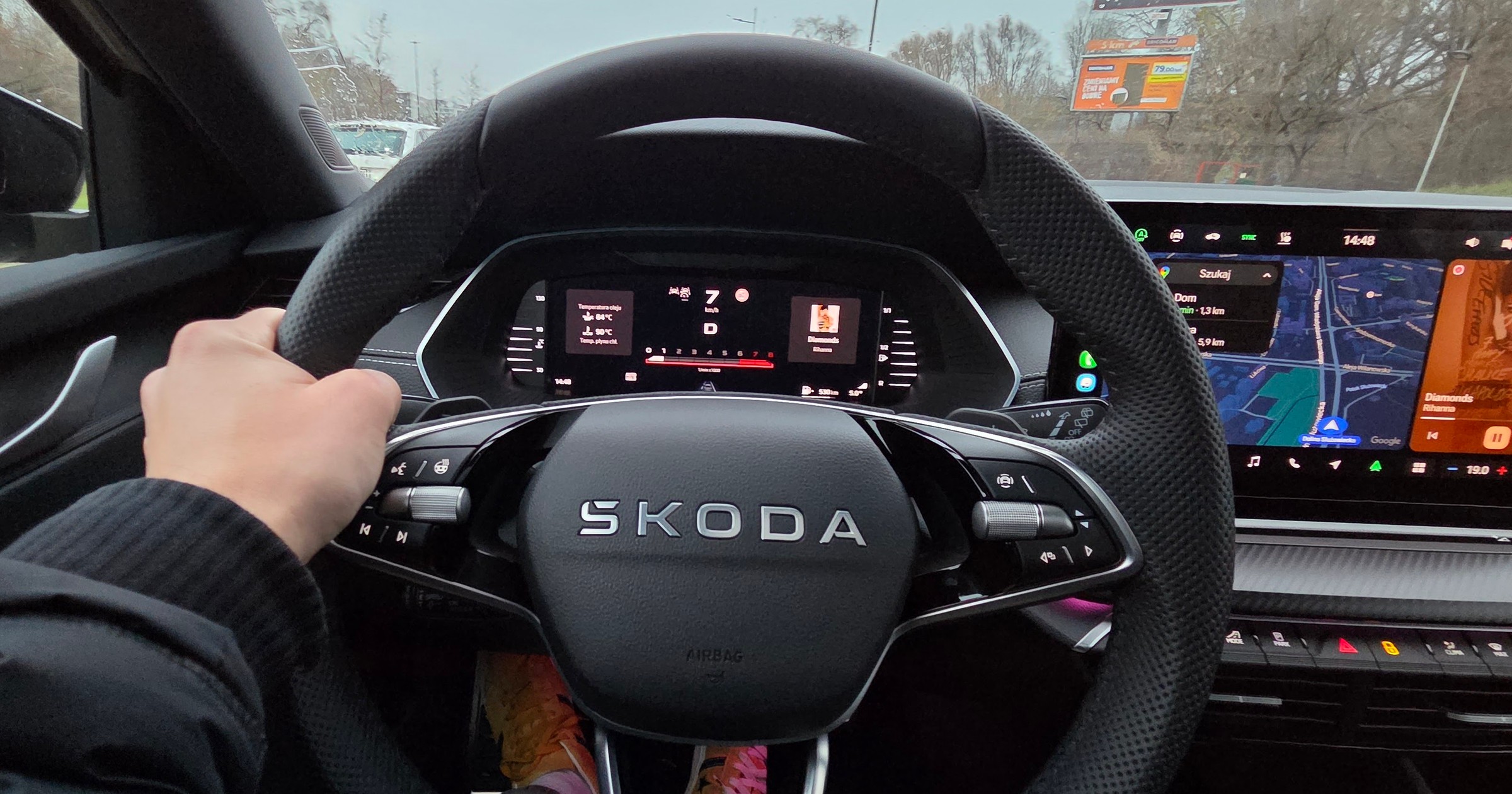 Samochód z podgrzewaniem kierownicy, foteli i przedniej szyby