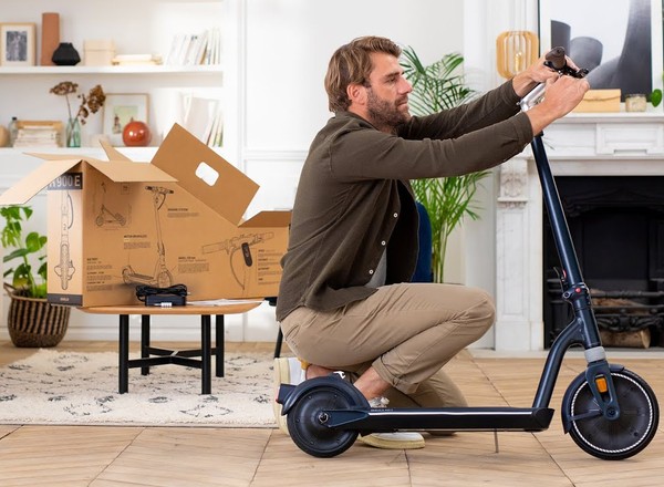 Decathlon wycofuje z rynku elektryczną hulajnogę. Może mieć niebezpieczną usterkę
