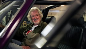 James May w wystawionym na aukcję Triumphie Stagu