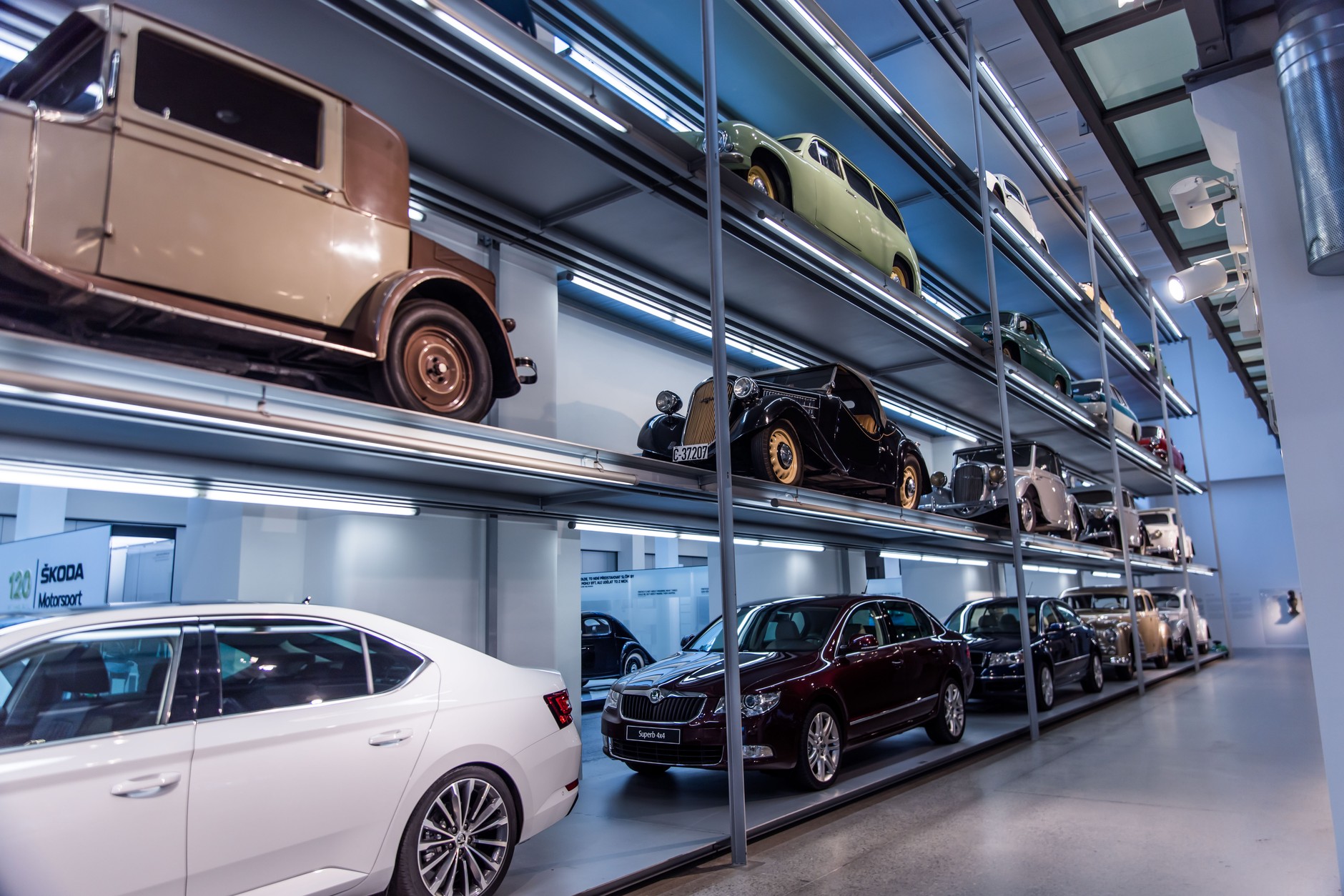 5 generacji Škody Superb w ŠKODA Muzeum Mladá Boleslav