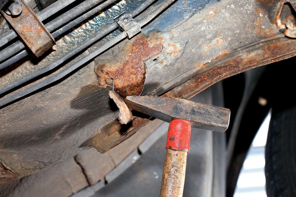 W latach 90. Mercedesy miały gigantyczne problemy z korozją. Kiepskie blachy, jeszcze gorsze  lakiery wodne.