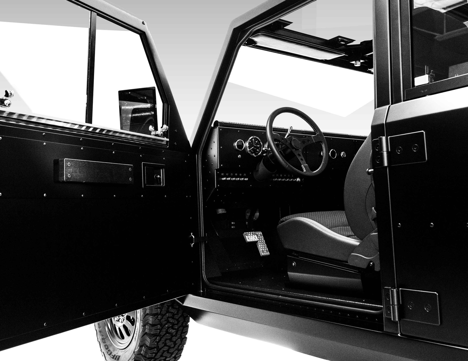 Bollinger - elektryczna terenówka