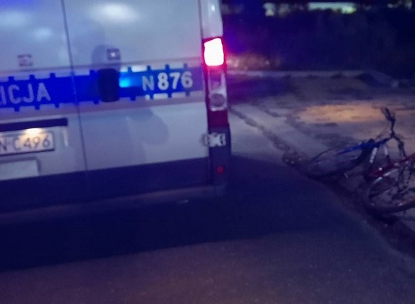 Wsiadł na rower i odjechał. Zupełnie zignorował policjantów