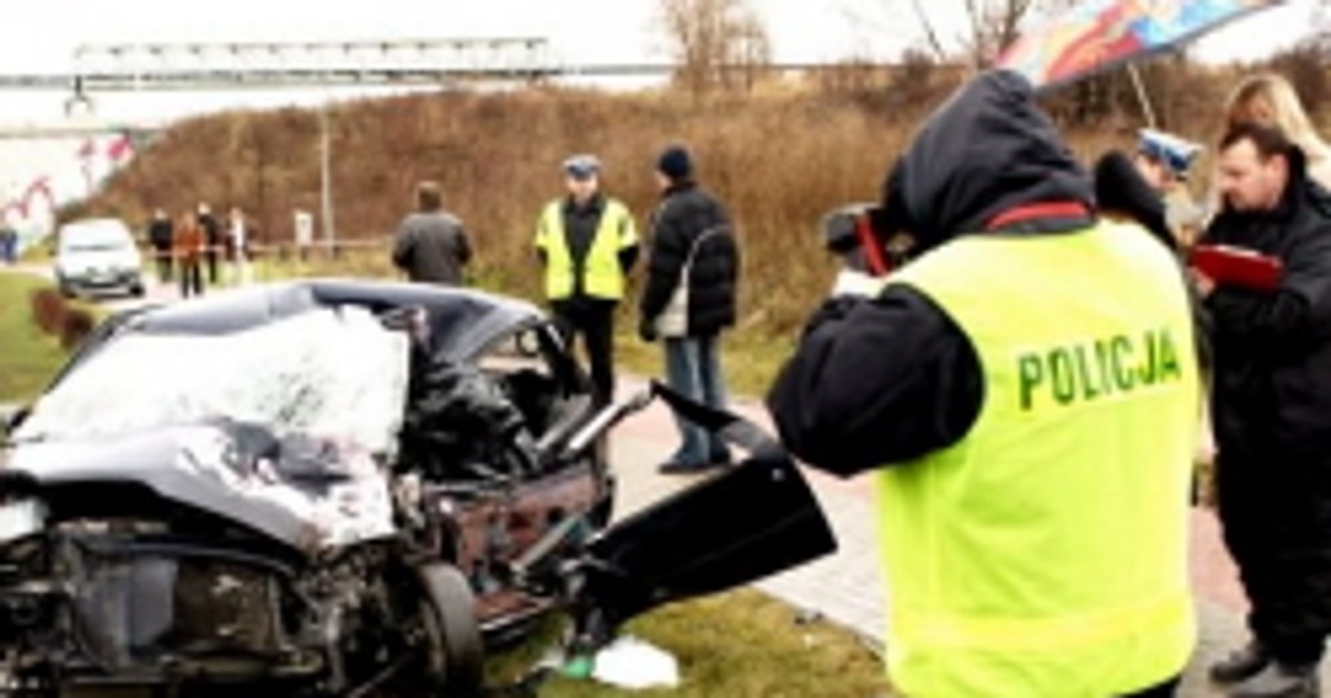Policja: bilans majówki - 54 osoby zginęły, 877 rannych