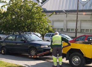 Kiedy policja i straż miejska mogą odholować auto