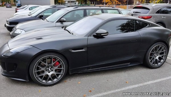 Policja odzyskała Jaguara F-Type wartego 300 tys. złotych