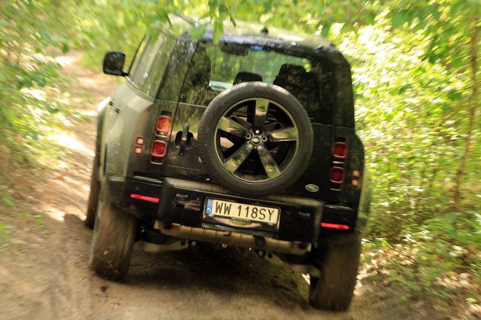Land Rover Defender 110
