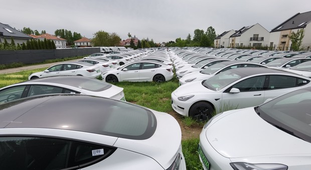 To wykończy nie tylko diesle! Komisja Europejska chce zmusić floty do przesiadki na elektryki