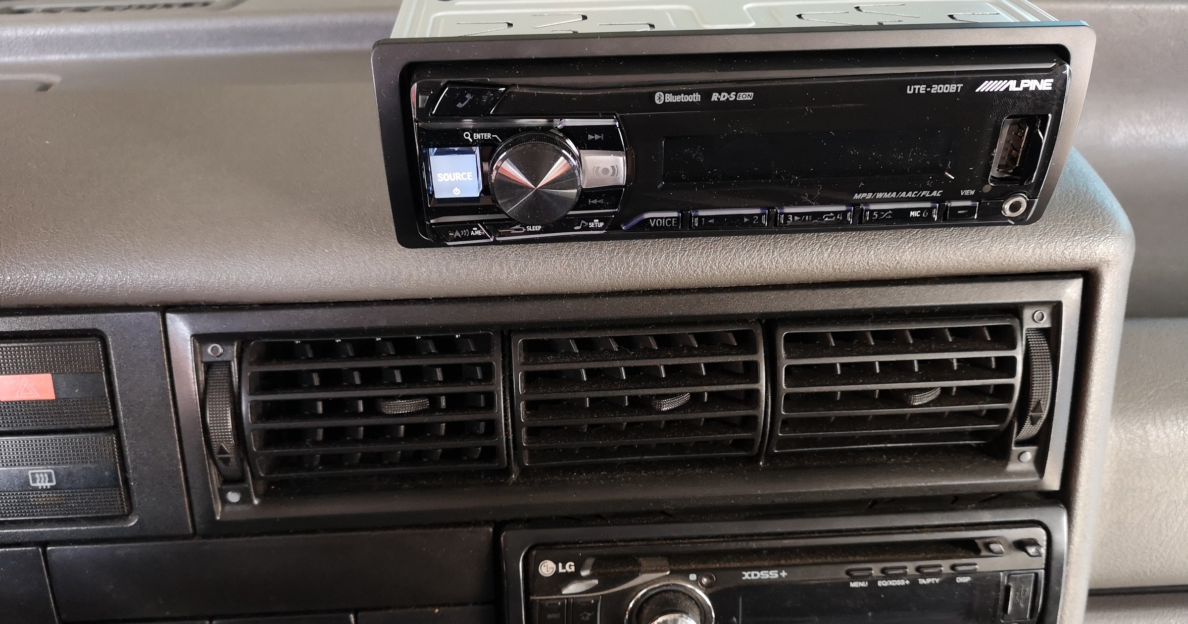 Alpine UTE-200BT