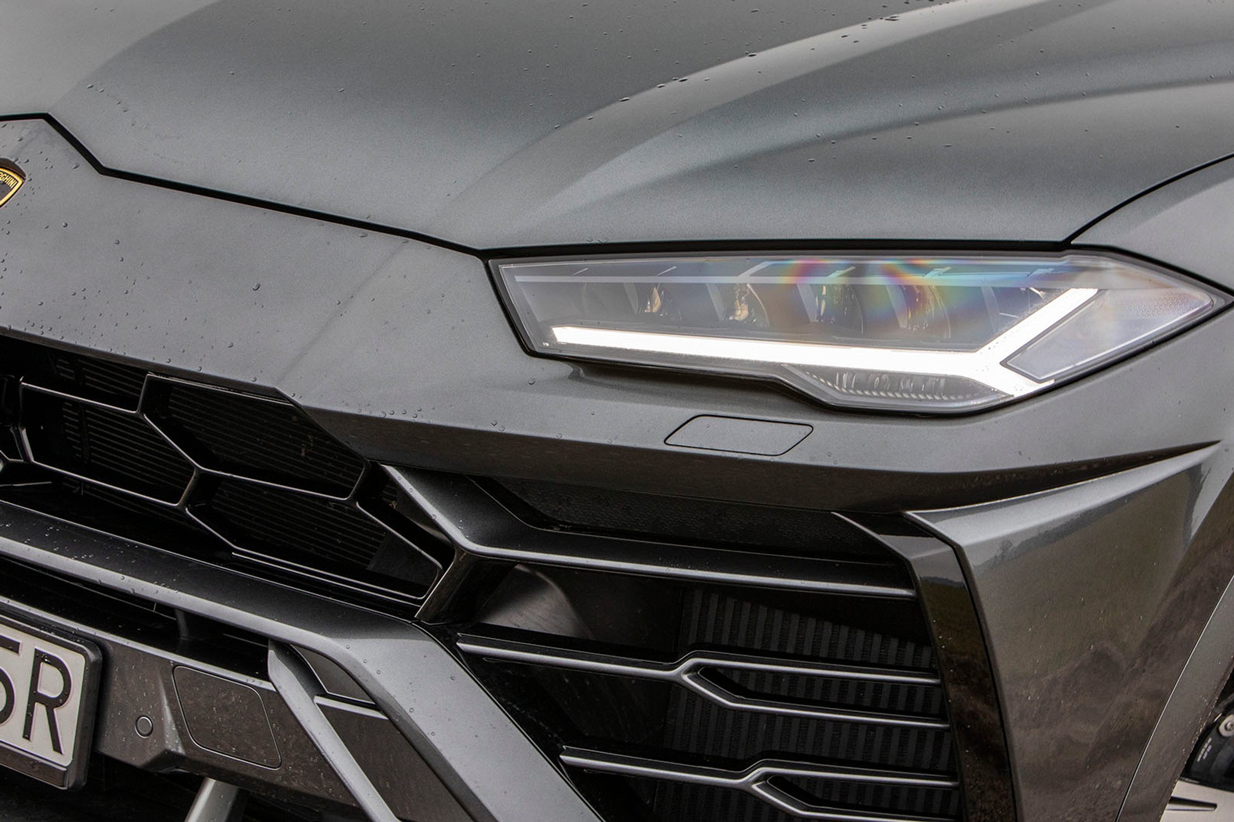 Passat zderzył się z Lamborghini. Polisa kosztowała kilkaset zł, ubezpieczyciel wypłacił ponad milion