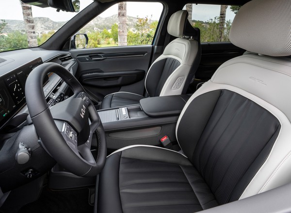 Kia z akcją serwisową. Jeden z modeli ma problem ze zdalnym parkowaniem