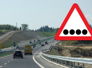 Nietypowy znak drogowy zaskoczył kierowców w Azji. Co oznaczają cztery czarne kropki?