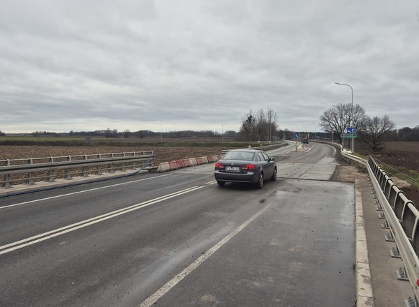 Trzy miesiące zajęła naprawa DK94 po powodzi. Położono płyty zamiast asfaltu