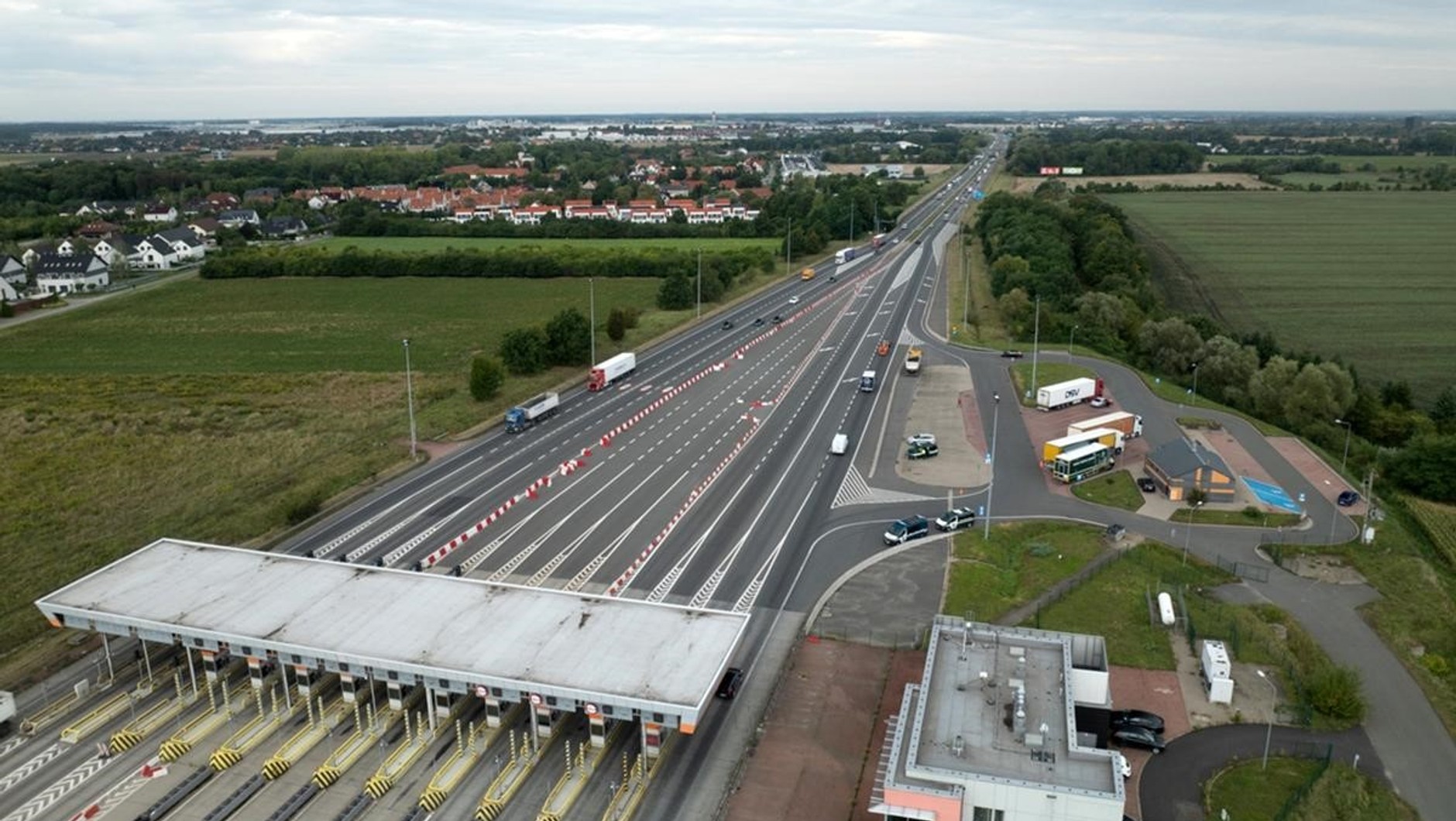 Dawny punkt poboru opłat na A4 w Karwianach koło Wrocławia