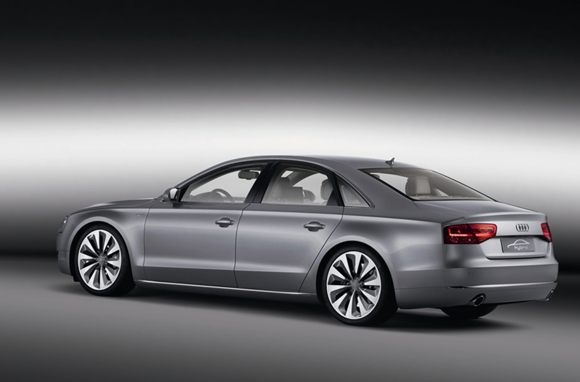 Audi A8 poddane hybrydyzacji