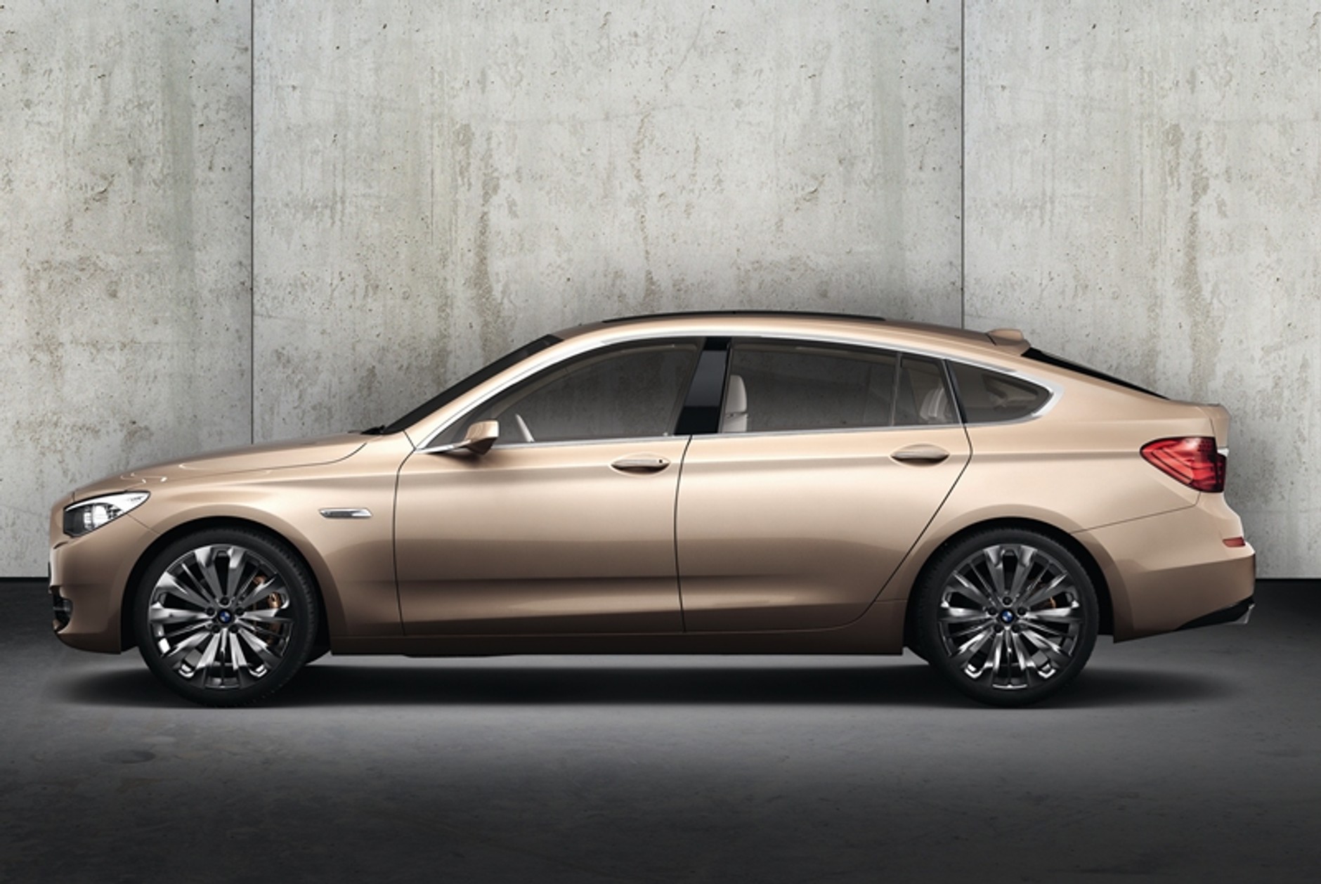 BMW serii 5 GT – prototyp a wersja seryjna