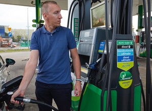 Paliwa w Polsce wciąż drożeją. Za co płacimy w cenie za litr?