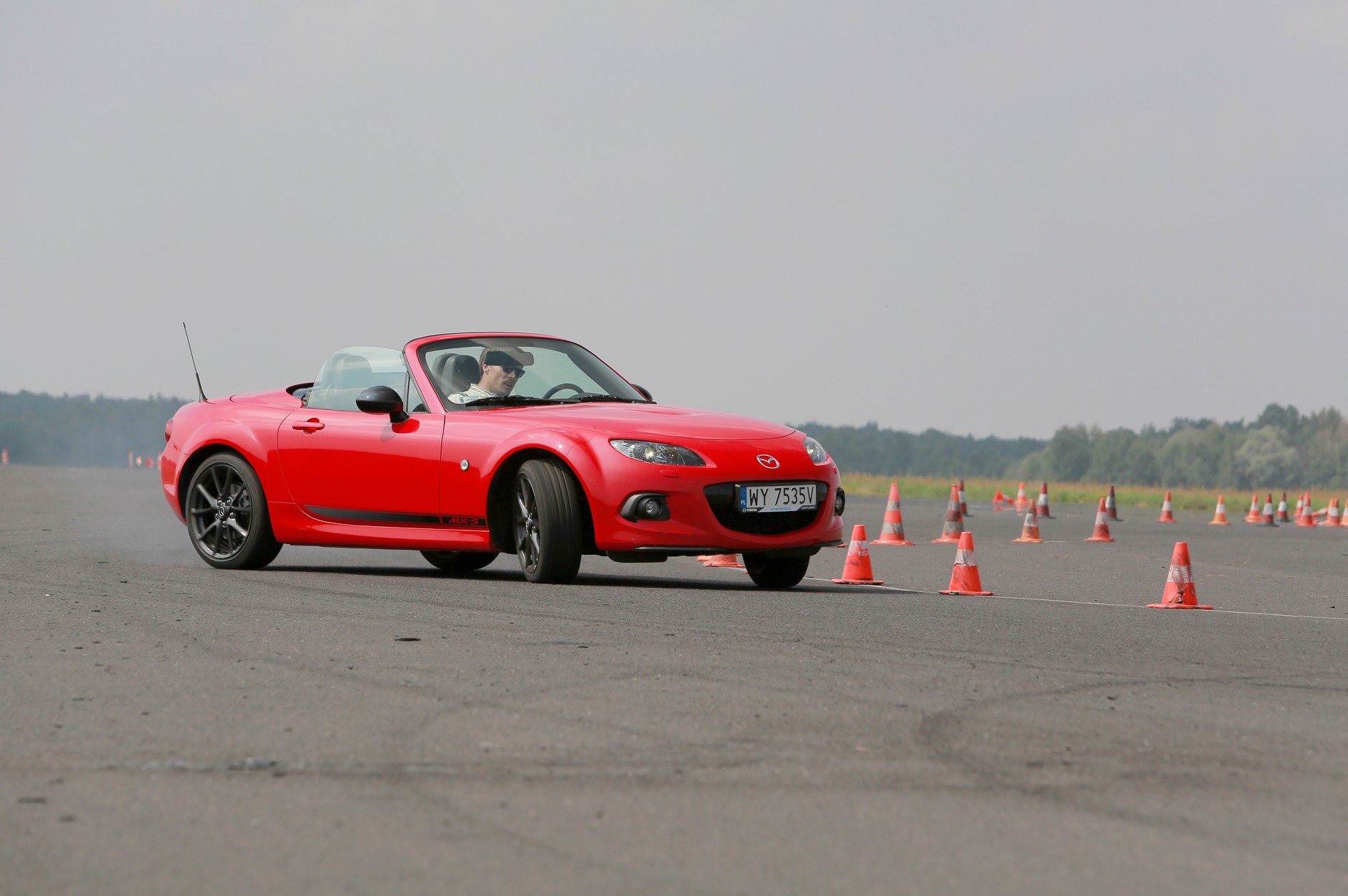 Jakub w swoim żywiole. Praktycznie cały odcinek testowego toru przejechał kontrolowanym poślizgiem.