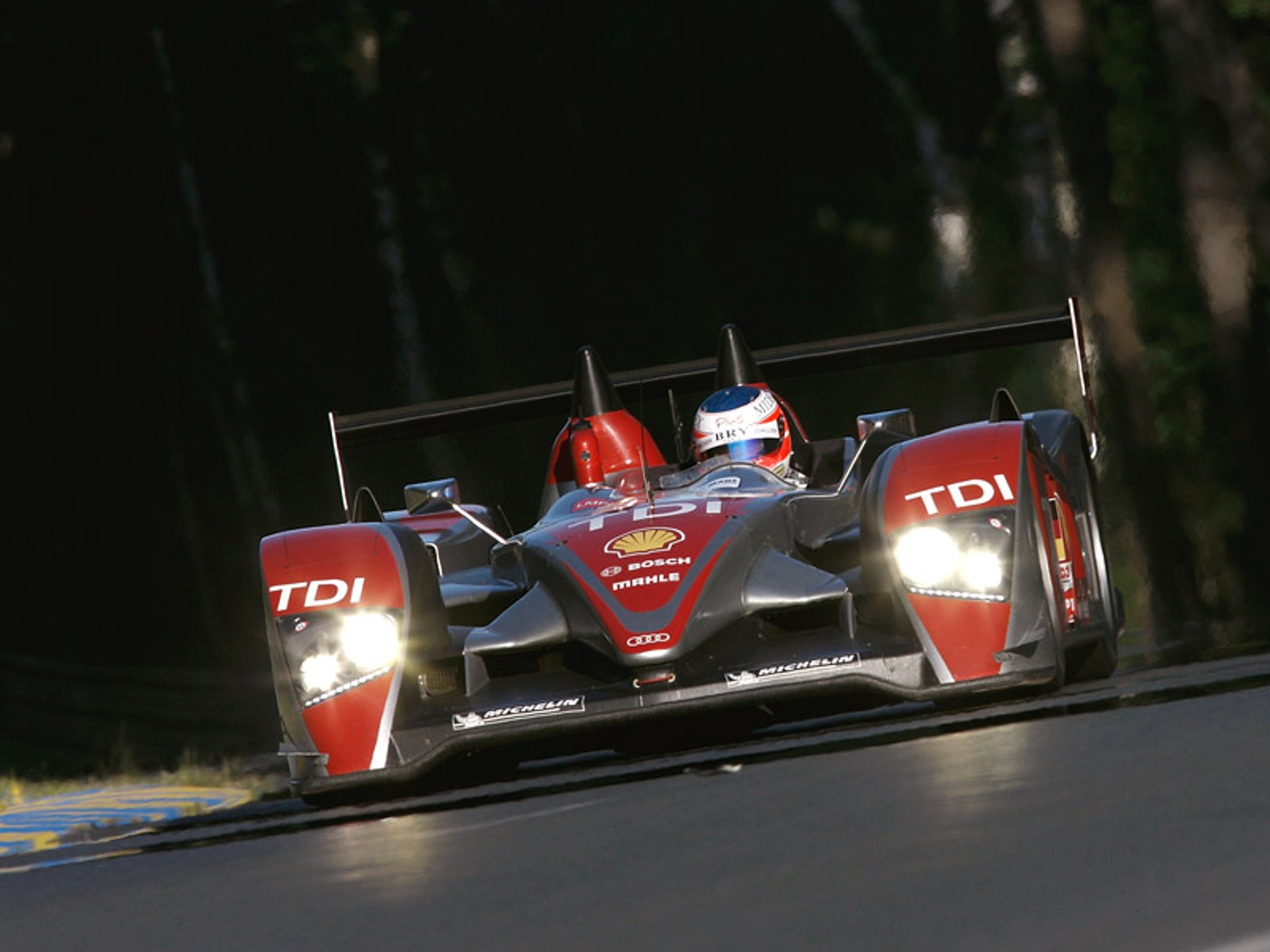 24 godziny Le Mans 2008: niespodziewana porażka Peugeota (fotogaleria)