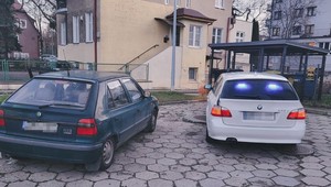Kierowca Skody wydał się podejrzany. Uwagę zwraca też radiowóz grupy Speed