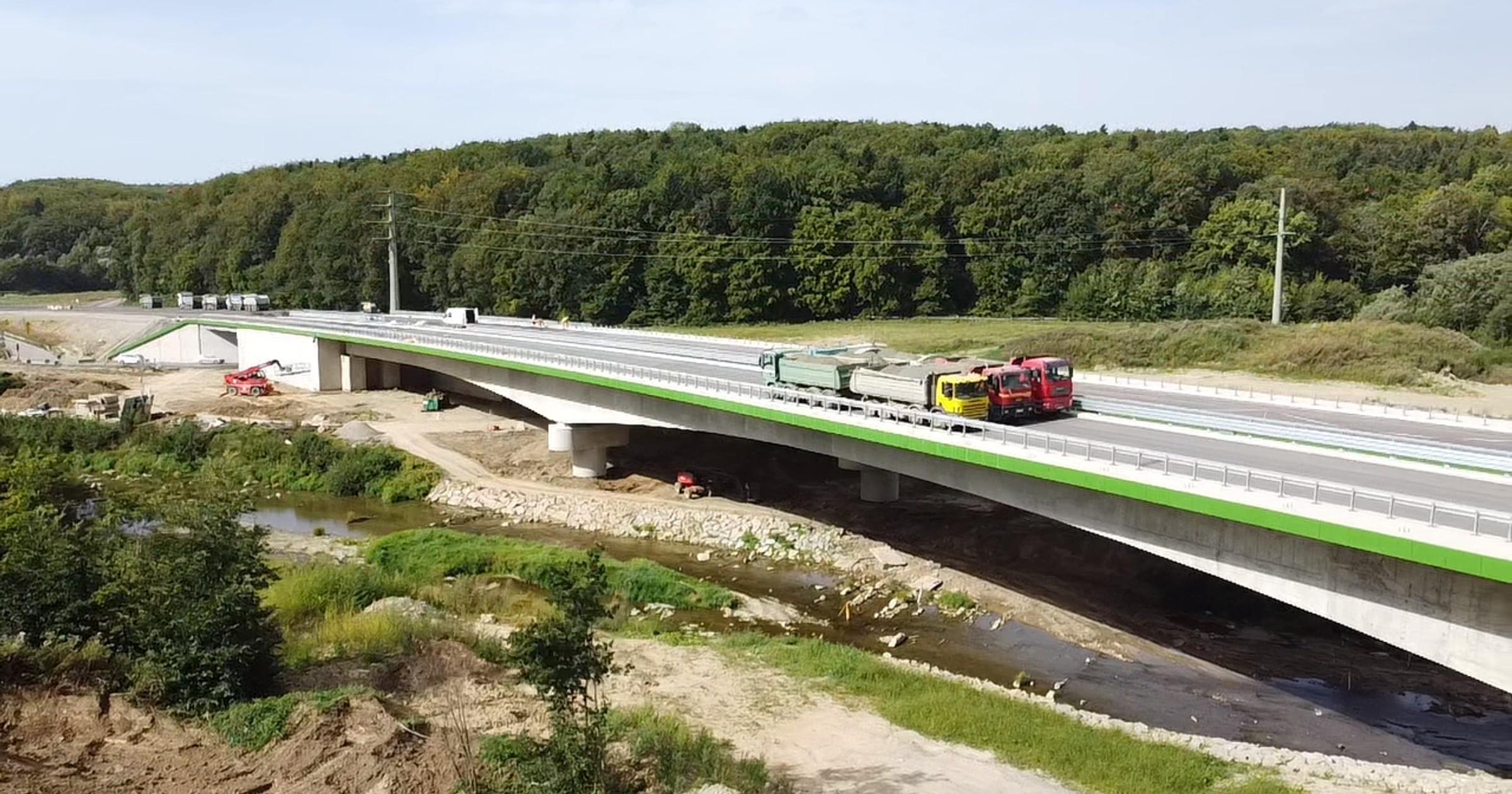 Budowa S19 Miejsce Piastowe – Dukla - próbne obciążenia na estakadzie ES-2/3