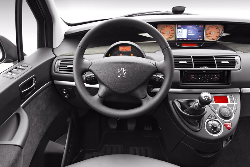 Nowy Peugeot 807: przyjemność na najwyższym poziomie