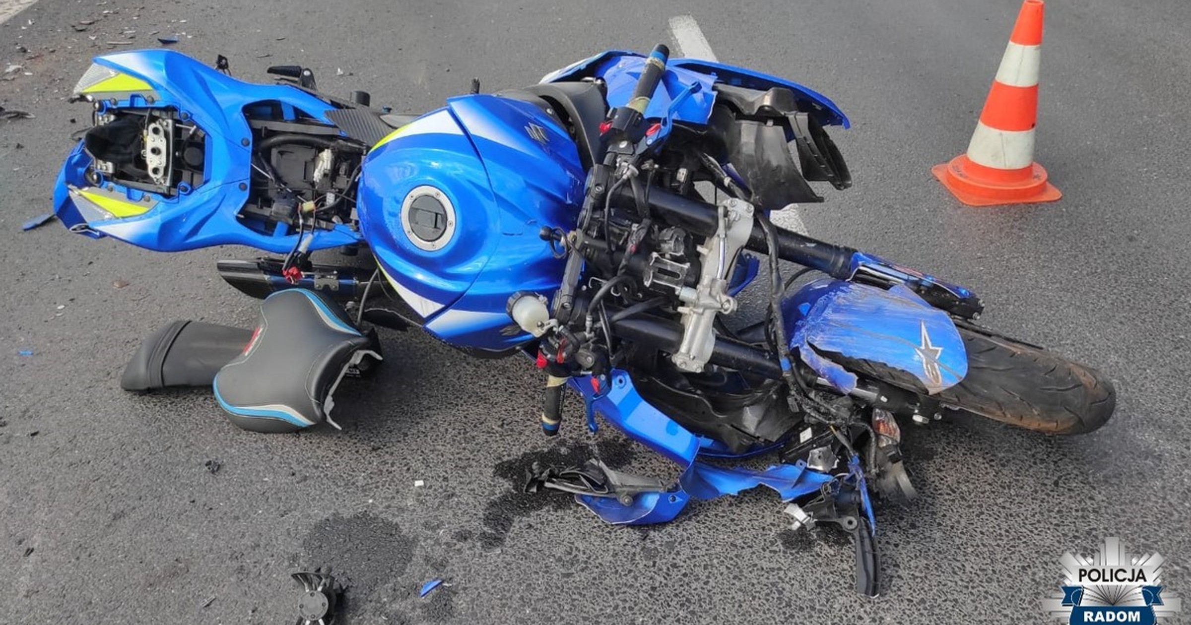Kierowca Fiata wymusił pierwszeństwo na motocykliście. Skończyło się tak, jak można się domyślać