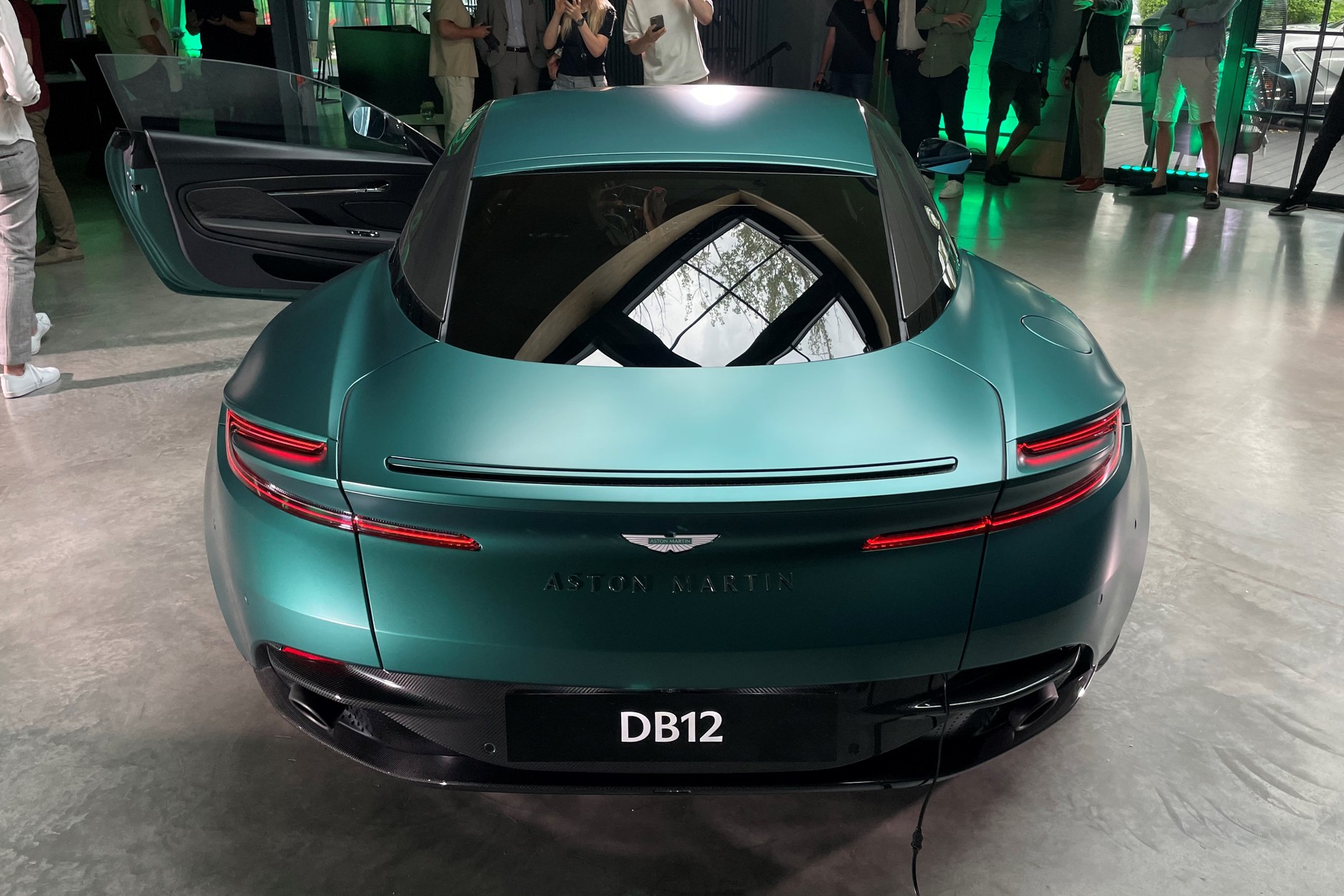 Aston Martin DB12 na polskiej premierze w Warszawie