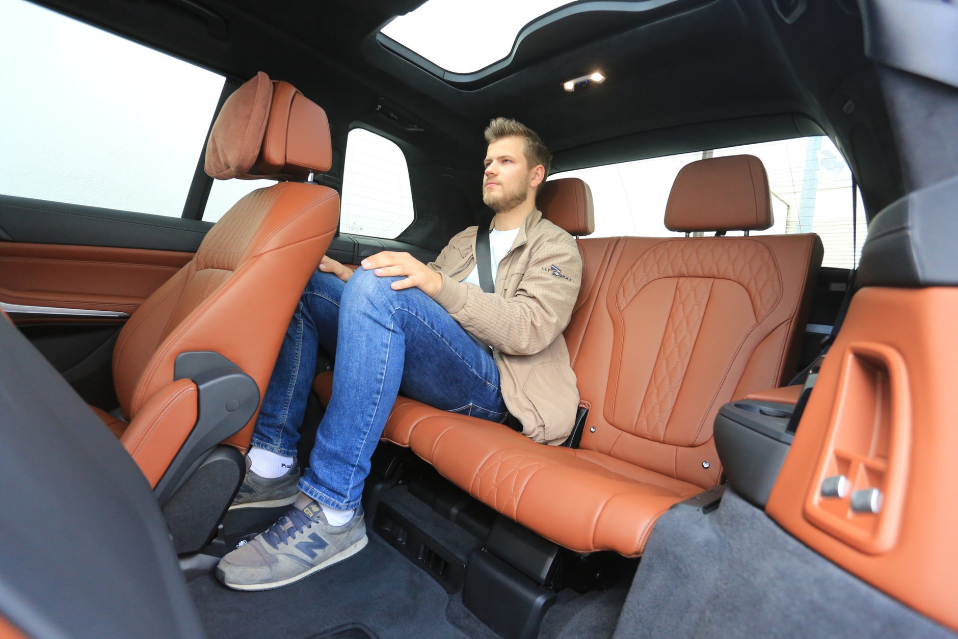 37. BMW X7 – cena od 408 900 zł. Trzeci rząd siedzeń seryjny, bez dopłaty.