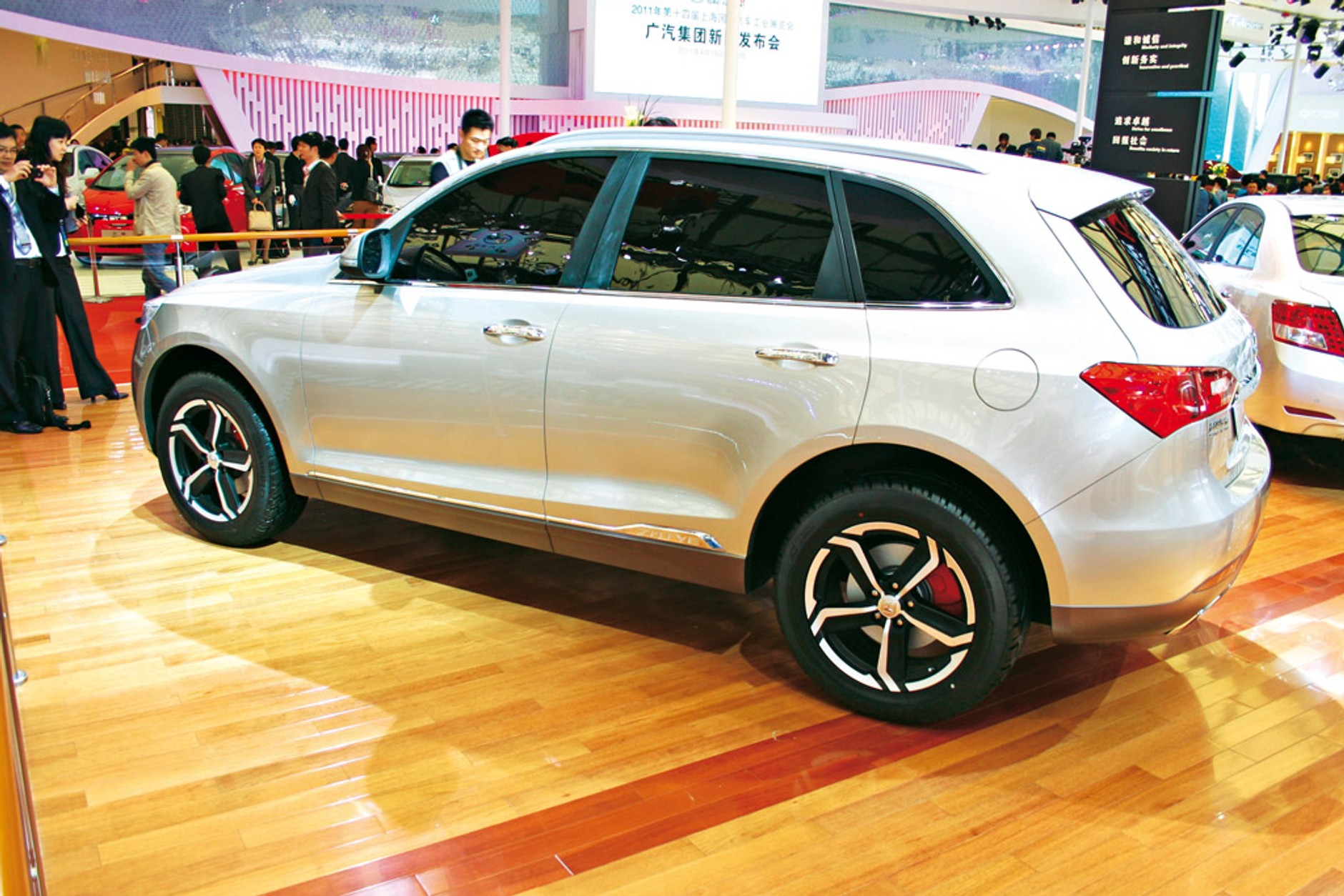 Auto Shanghai 2011: salon z podróbkami