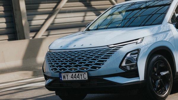 Omoda 5 Hybrid przyjedzie do Polski już we wrześniu. Silnik 1.5 i do 1000 km zasięgu