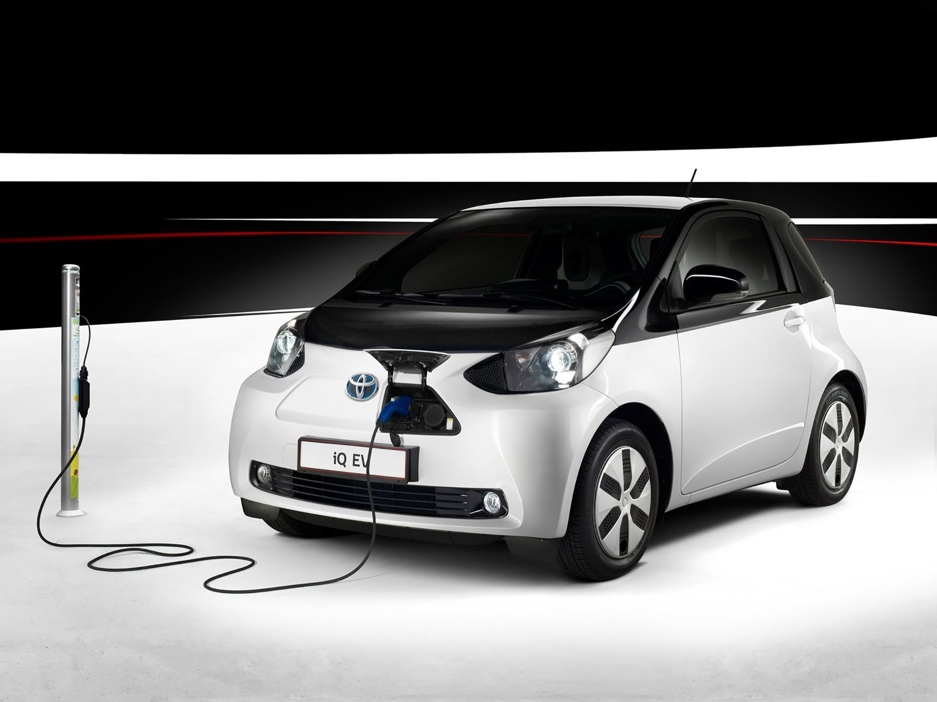 Toyota IQ EV - rok 2012