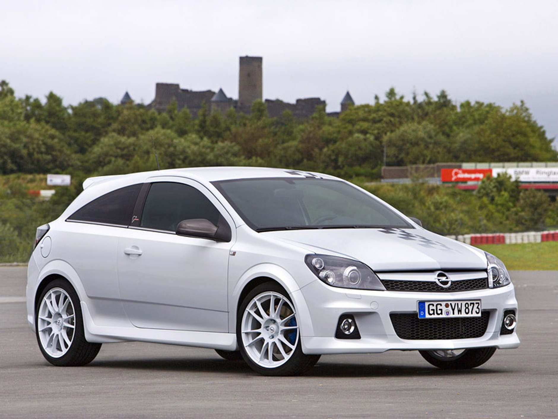 Opel Astra OPC Nürburgring Edition zaprezentował się na Nordschleife