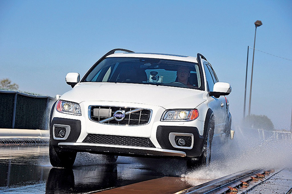 Test opon letnich 215/65 R 16: przejechać bezpiecznie przez lato