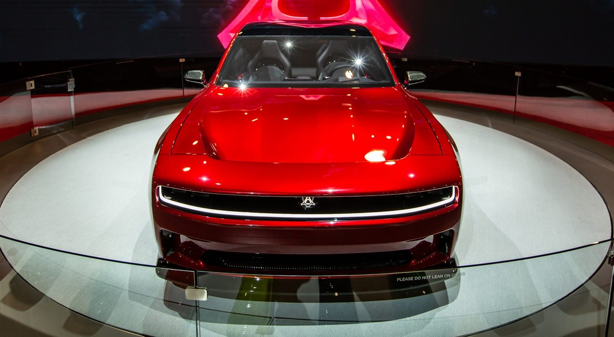 Dodge Charger Daytona SRT pokazany drugi raz. Ma aż 9 dzikich wersji mocy