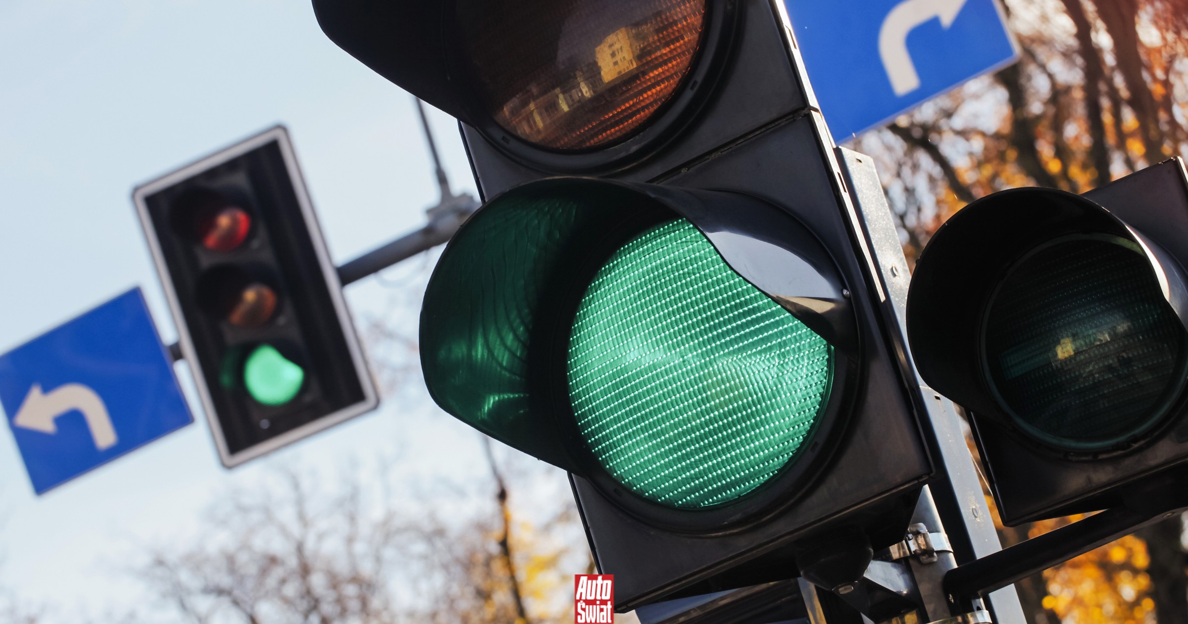 Czwarte światło na skrzyżowaniach. Komu potrzebny jest biały sygnalizator