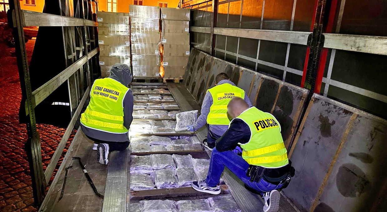 TIR jednak nie był pusty. Straży Granicznej pomógł pies, a wszystko potwierdził rentgen