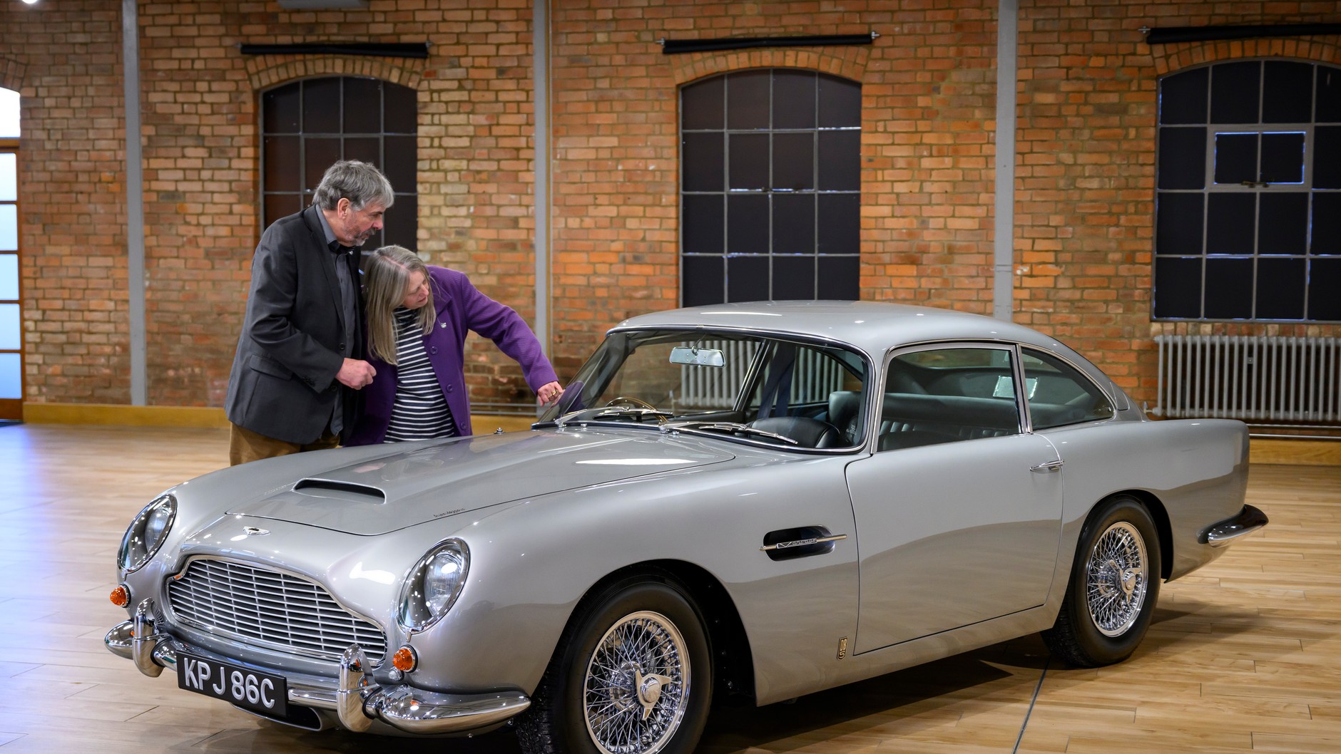 Aston Martin DB5 Vantage z 1965 r. wyremontowany po 45-letnim postoju na dworze