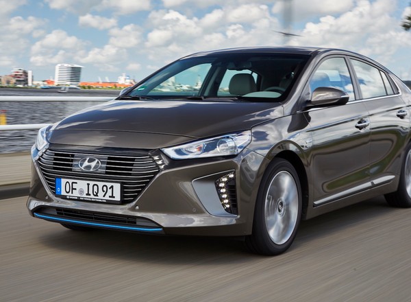 Hyundai Ioniq - hybrydowy rywal Priusa