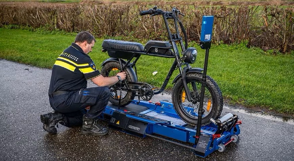 Przenośna hamownia holenderskiej policji