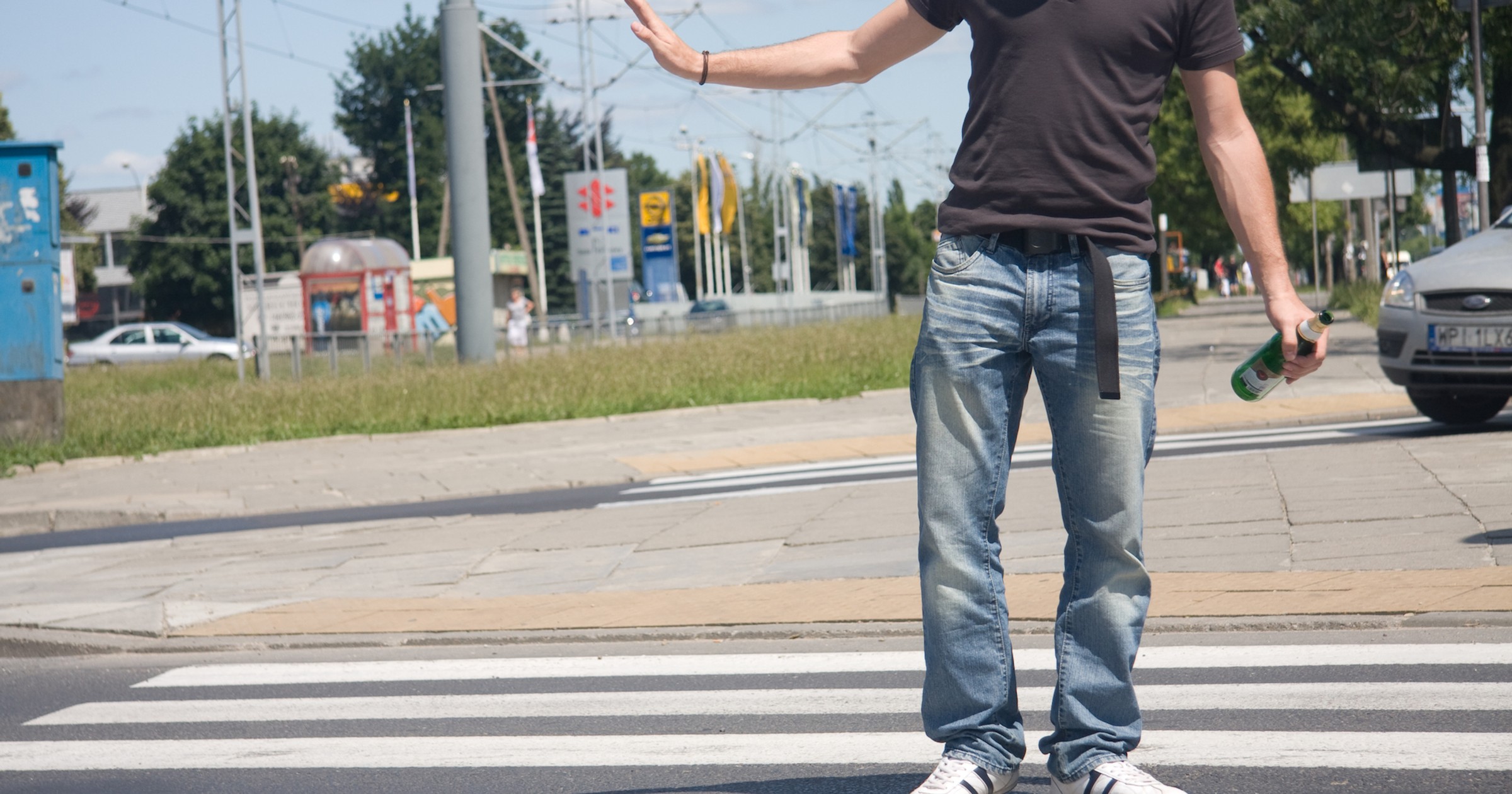Pieszy z pierwszeństwem na przejściu – na wszelki wypadek pod licznymi warunkami!