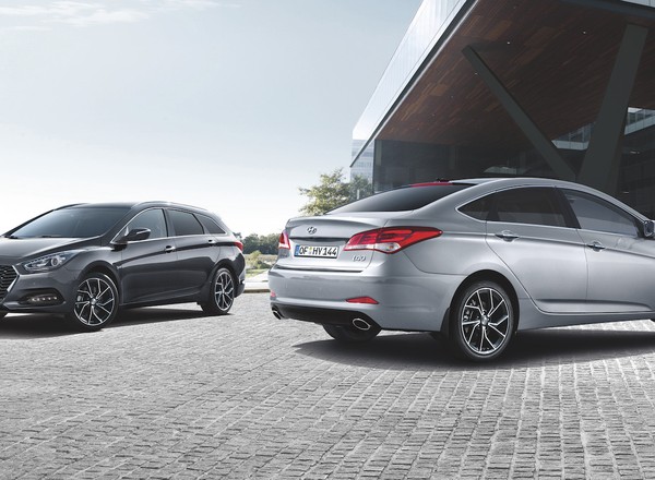 Hyundai i40 - odświeżony wygląd i nowy silnik