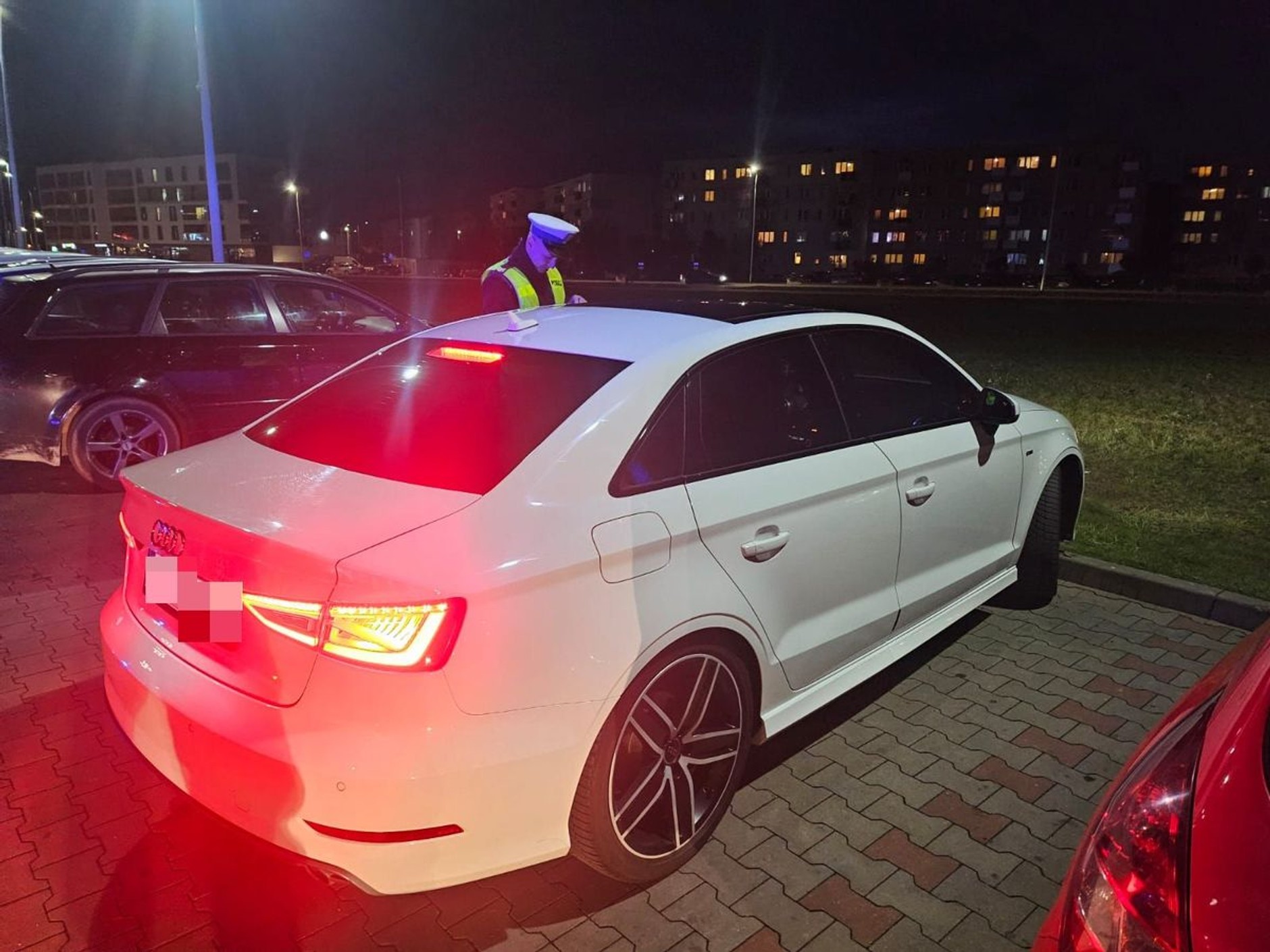 Policjanci z Ostrołęki sprawdzali w zasadzie tylko dwie rzeczy. Dowody rejestracyjne "leciały" jeden po drugim