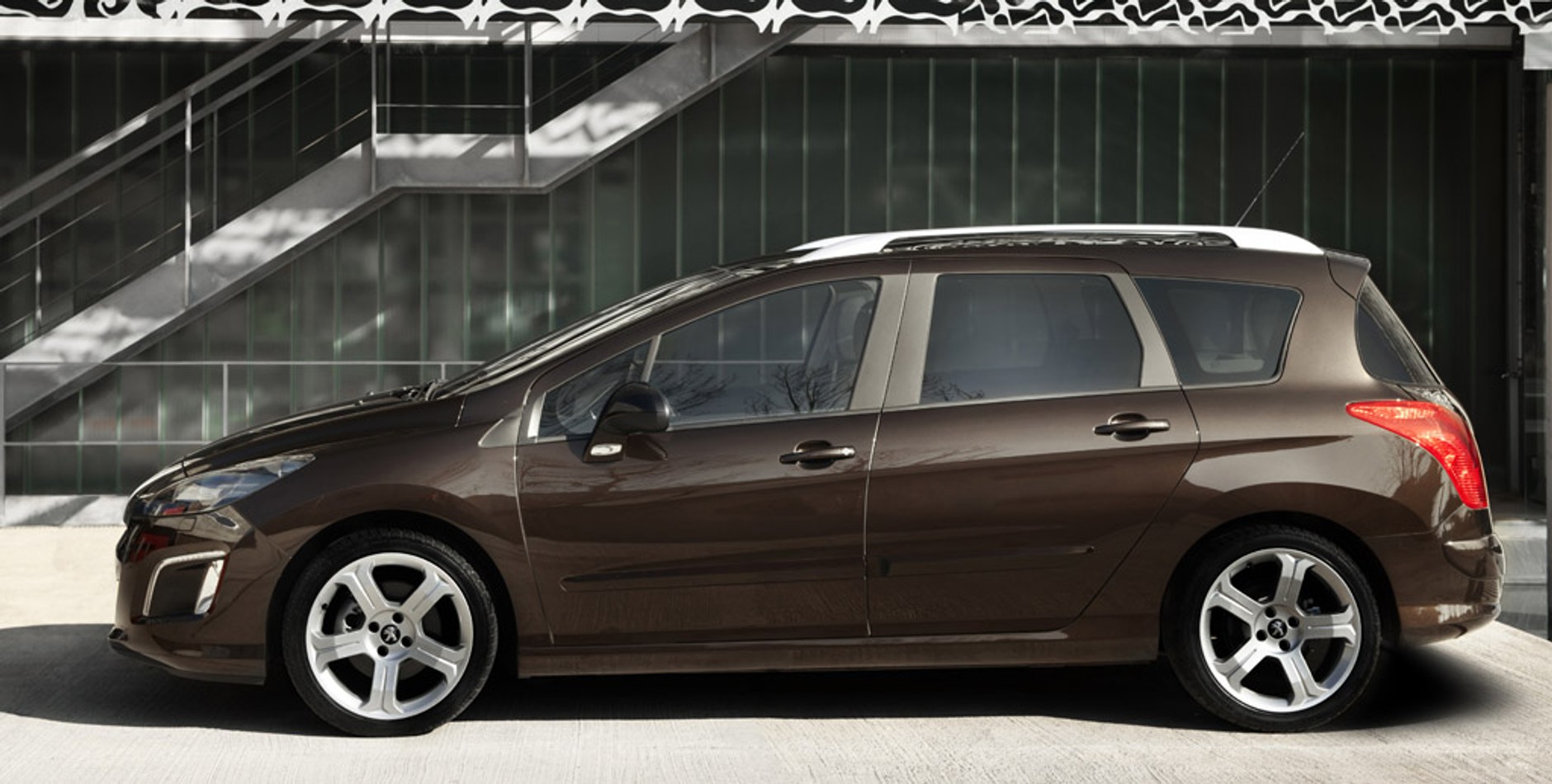 Peugeot 308 po face liftingu przypomina 508-kę