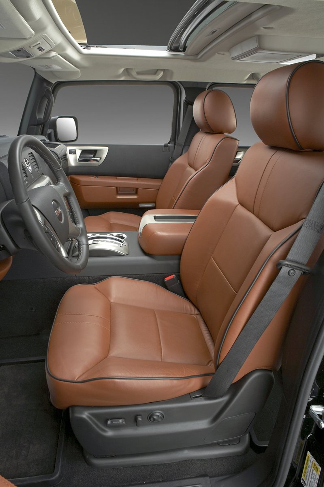 Hummer H2 z nowym silnikiem i wnętrzem